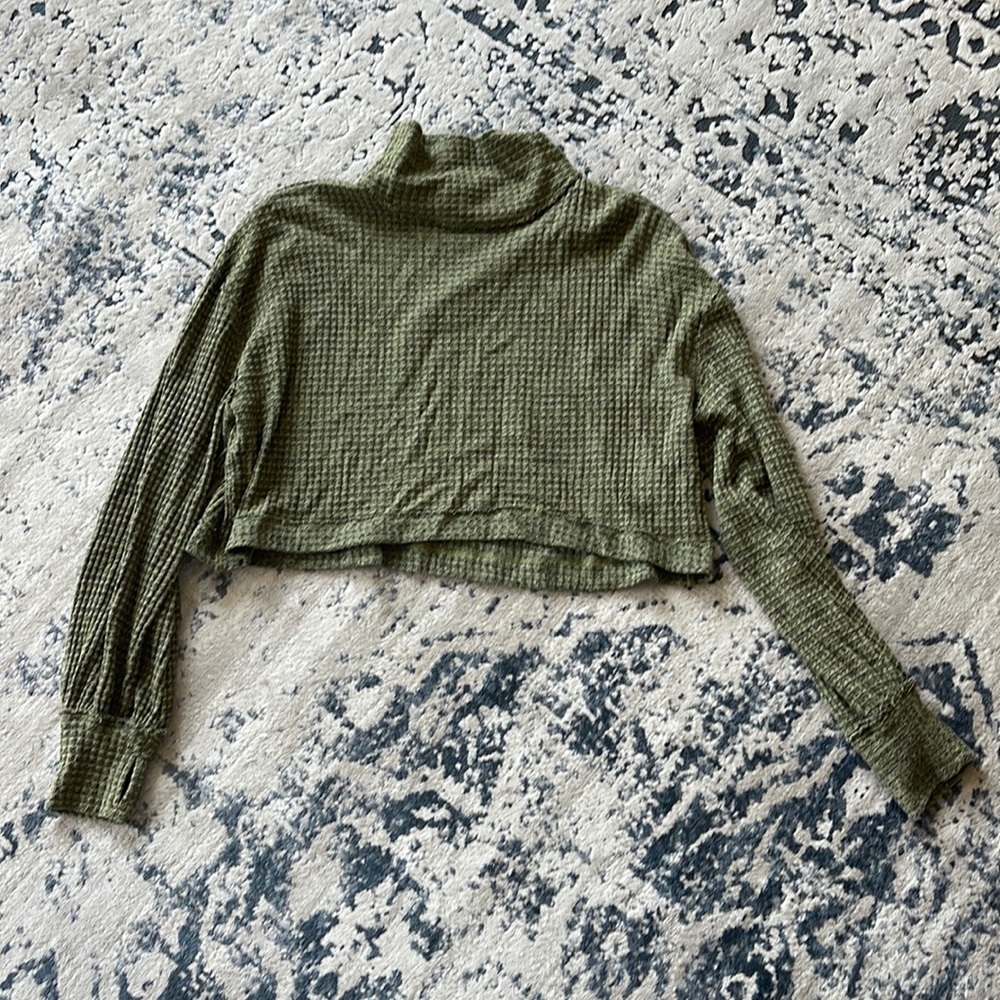 Green Long Sleeve Crop Top